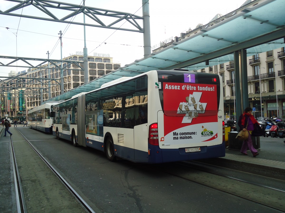 (132'805) - TPG Gen�ve - Nr. 141/GE 960'525 - Mercedes am 10. M�rz 2011 beim Bahnhof Gen�ve