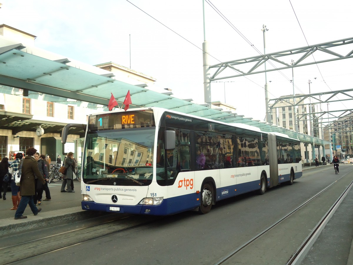 (132'815) - TPG Gen�ve - Nr. 151/GE 960'535 - Mercedes am 10. M�rz 2011 beim Bahnhof Gen�ve