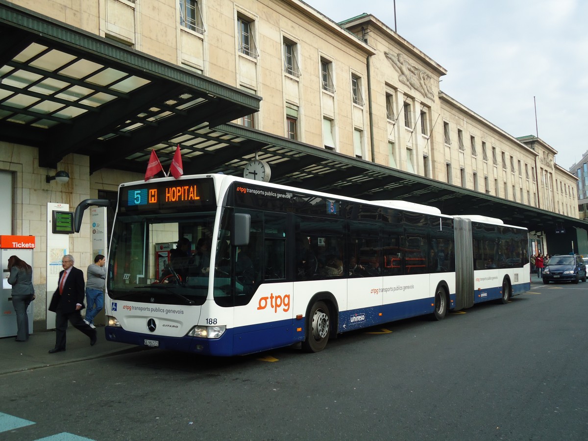 (132'817) - TPG Gen�ve - Nr. 188/GE 960'572 - Mercedes am 10. M�rz 2011 beim Bahnhof Gen�ve