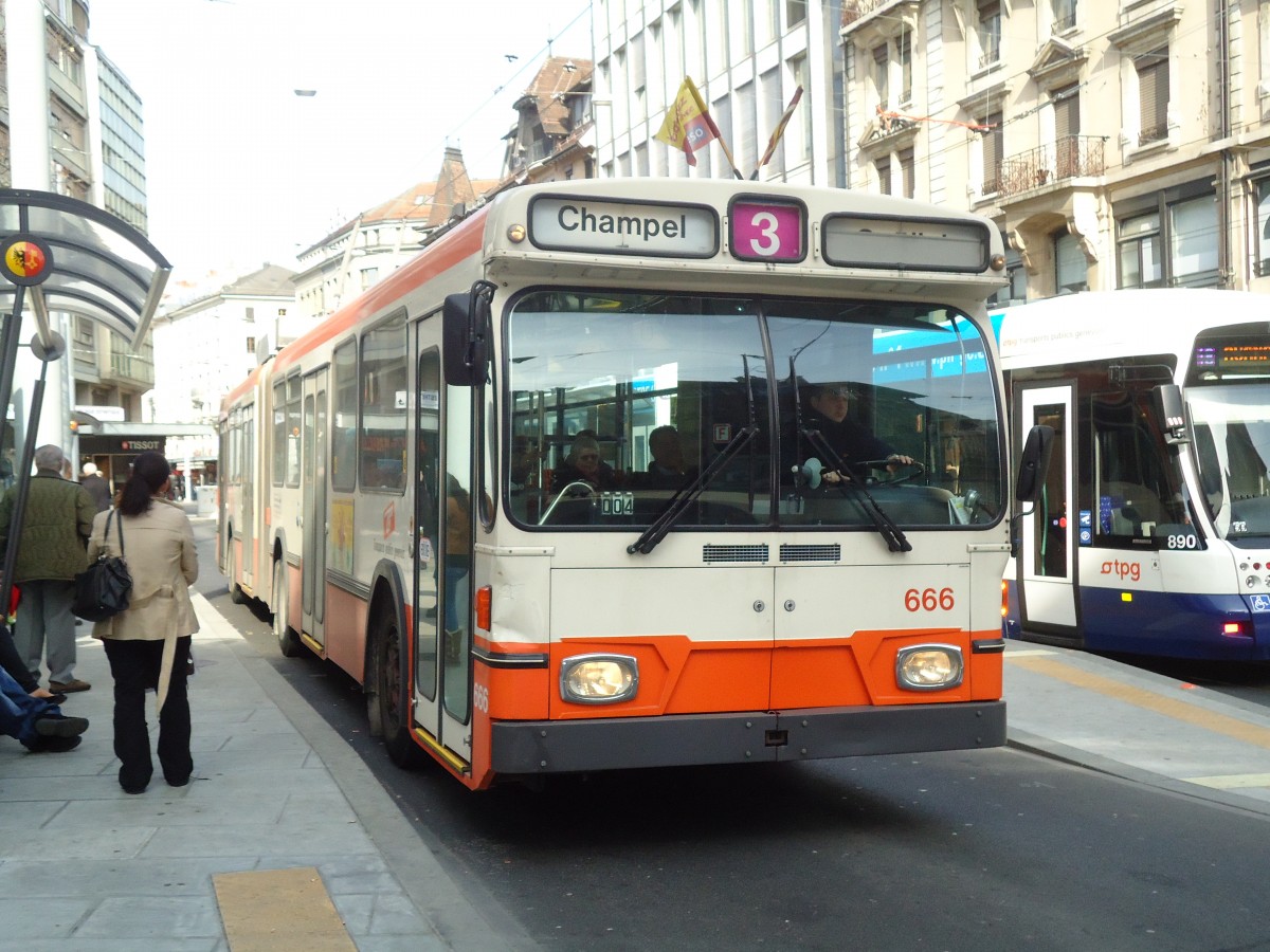 (132'900) - TPG Gen�ve - Nr. 666 - Saurer/Hess Gelenktrolleybus am 10. M�rz 2011 in Gen�ve, Coutance