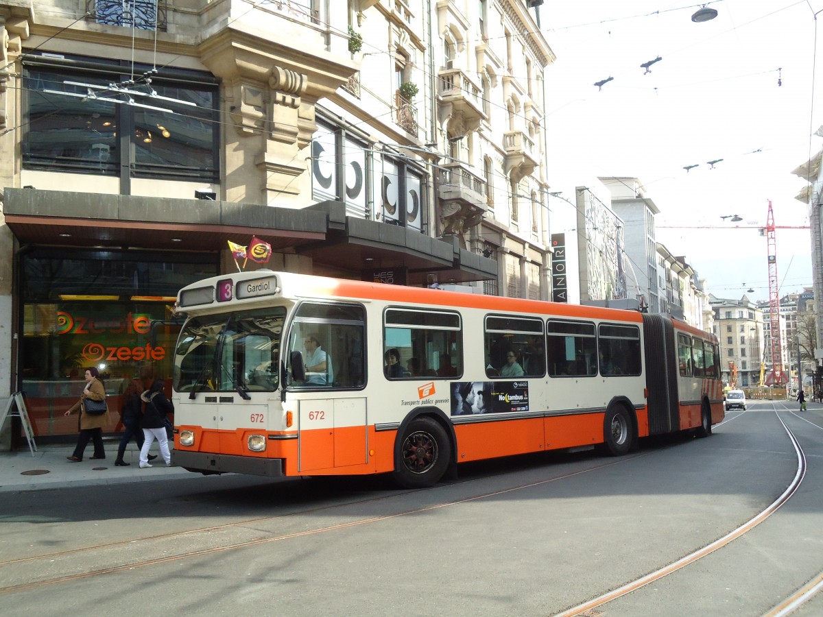 (132'907) - TPG Gen�ve - Nr. 672 - Saurer/Hess Gelenktrolleybus am 10. M�rz 2011 in Gen�ve, Coutance