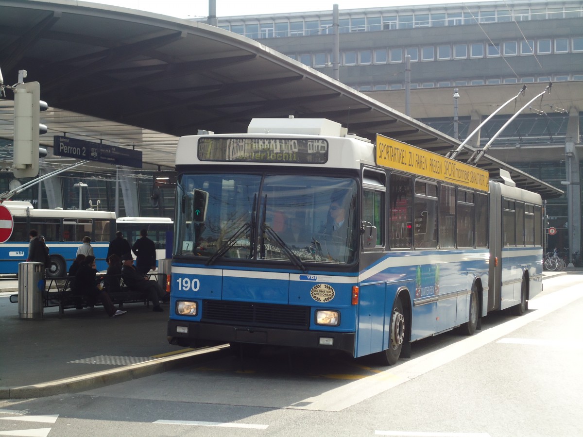 (133'015) - VBL Luzern - Nr. 190 - NAW/Hess Gelenktrolleybus am 11. M�rz 2011 beim Bahnhof Luzern