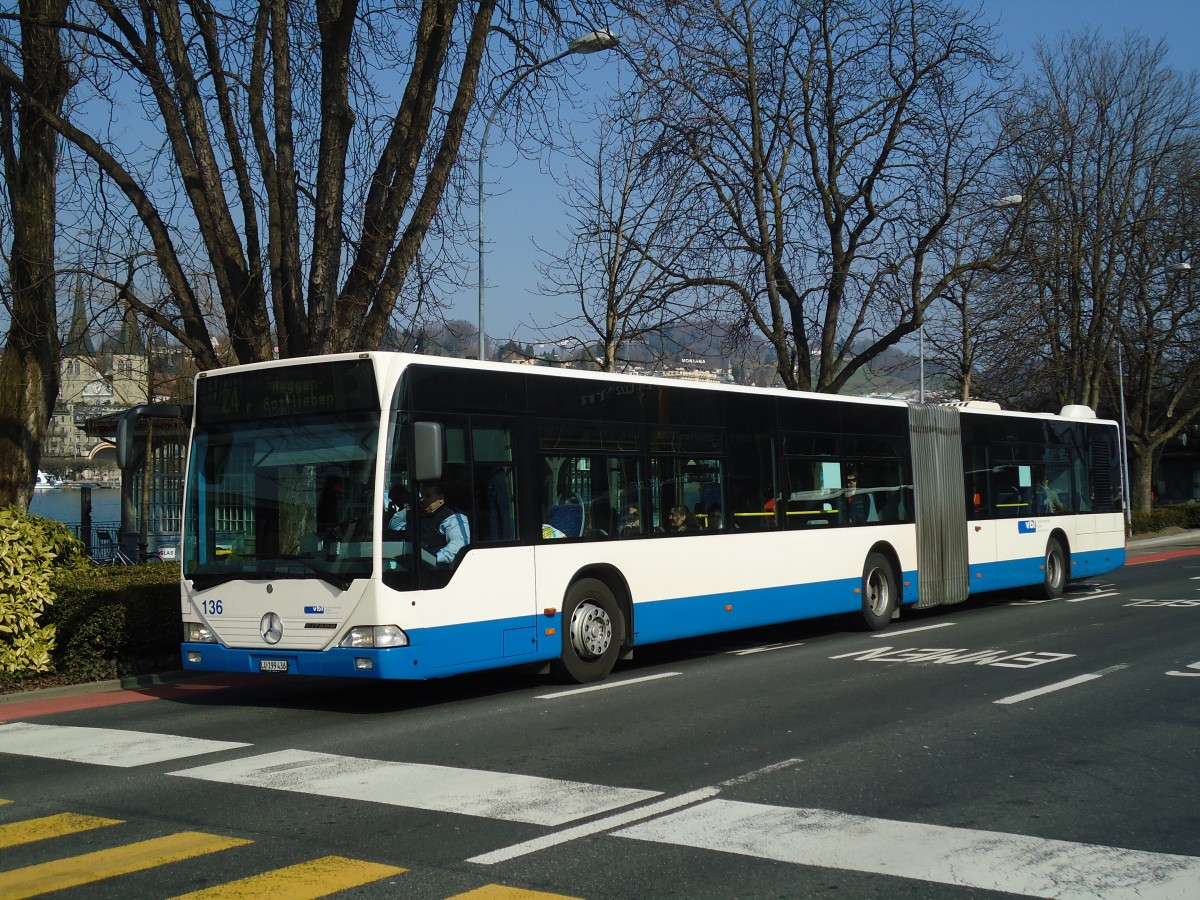 (133'041) - VBL Luzern - Nr. 136/LU 199'436 - Mercedes am 11. M�rz 2011 beim Bahnhof Luzern