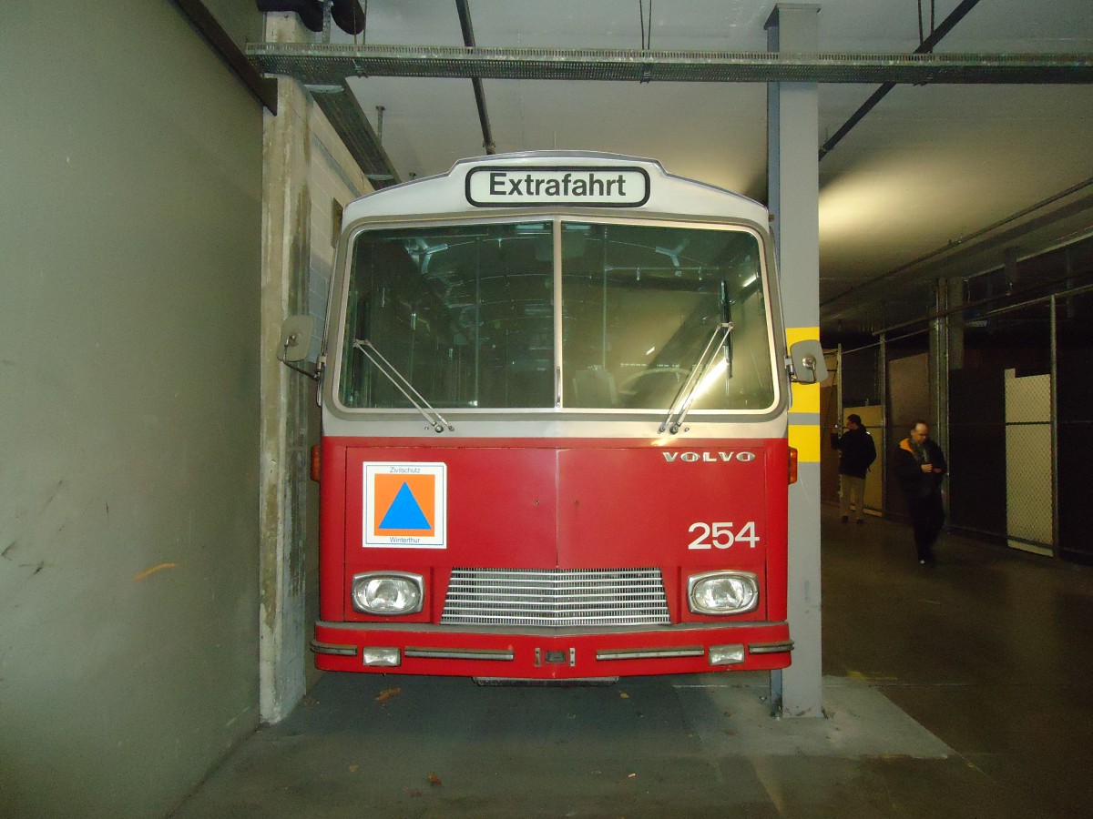 (133'110) - Zivilschutz, Winterthur - Nr. 254 - Volvo/Hess (ex WV Winterthur Nr. 254) am 20. M�rz 2011 in Winterthur, Depot Gr�zefeld