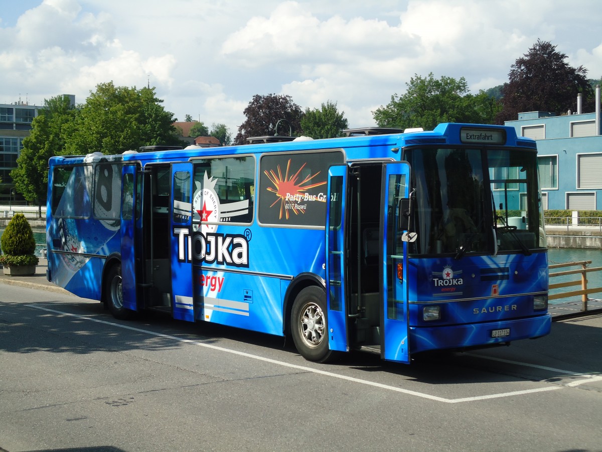 (133'971) - Party-Bus, Ruswil - LU 117'114 - Saurer/R&J (ex H�sler, Rickenbach) am 4. Juni 2011 bei der Schiffl�ndte Thun