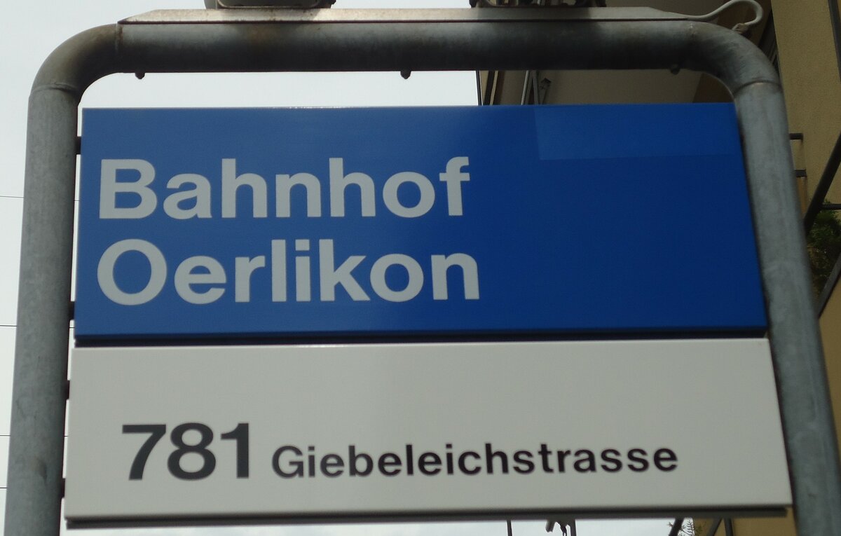 (134'872) - ZVV-Haltestellenschild - Z�rich-Oerlikon, Bahnhof - am 10. Juli 2011
