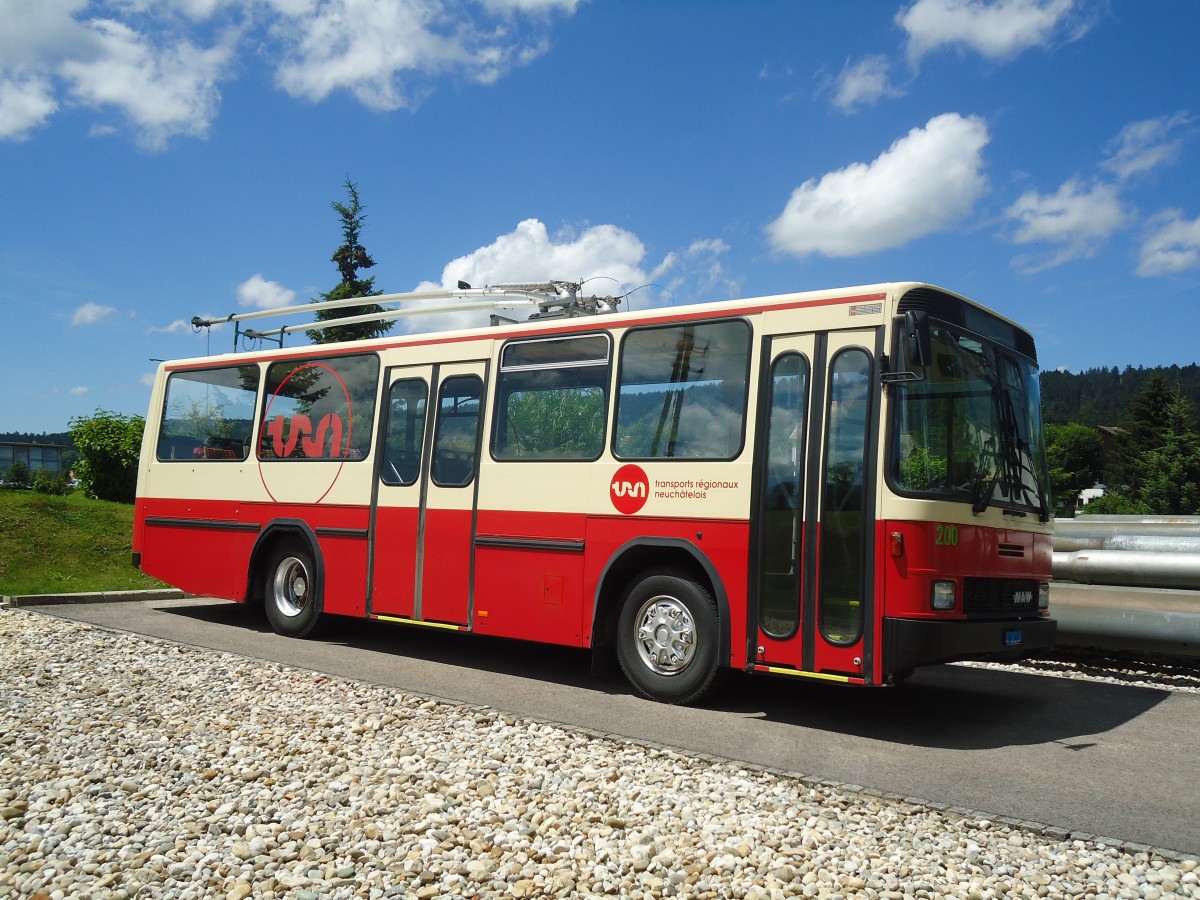 (135'001) - TC La Chaux-de-Fonds - Nr. 200/NE 543 - NAW/Hess Enteiser (ex VR La Chaux-de-Fonds Nr. 200) am 11. Juli 2011 in La Chaux-de-Fonds, D�p�t