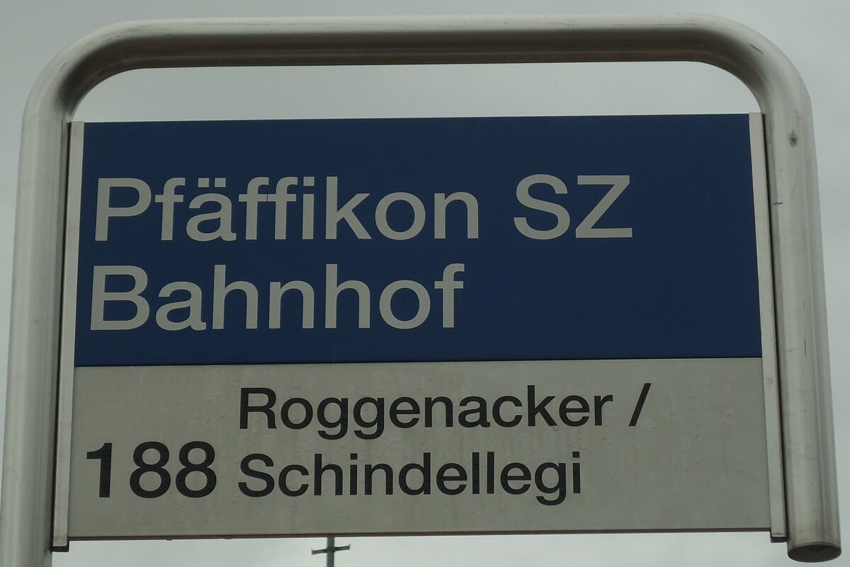 (135'828) - Landolt-Haltestellenschild - Pf�ffikon SZ, Bahnhof - am 5. September 2011