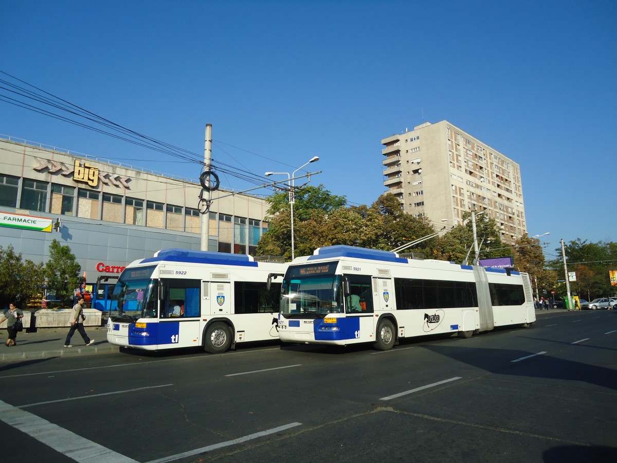 (136'419) - RATP Ploiesti - Nr. 5921/PH 926 - Neoplan Gelenkduobus (ex TL Lausanne/CH Nr. 821) am 5. Oktober 2011 beim Bahnhof Ploiesti S�d