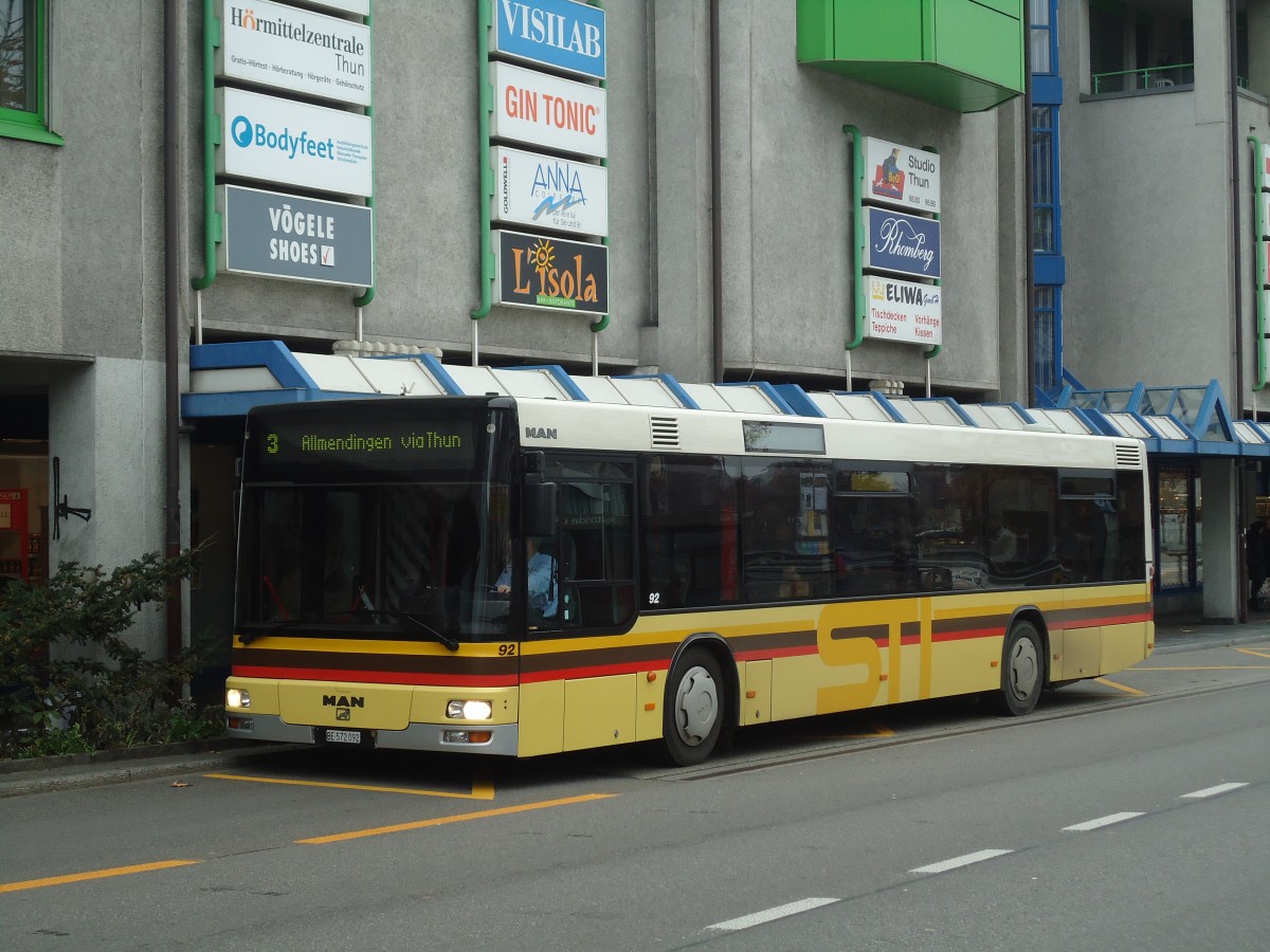 (136'728) - STI Thun - Nr. 92/BE 572'092 - MAN am 11. November 2011 in Thun, Postbr�cke
