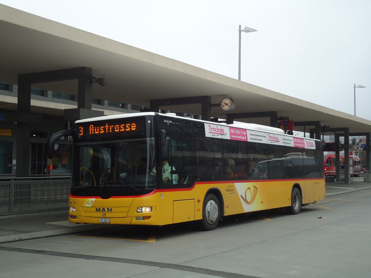 (137'887) - D�nser, Trimmis - GR 5865 - MAN am 5. M�rz 2012 beim Bahnhof Chur