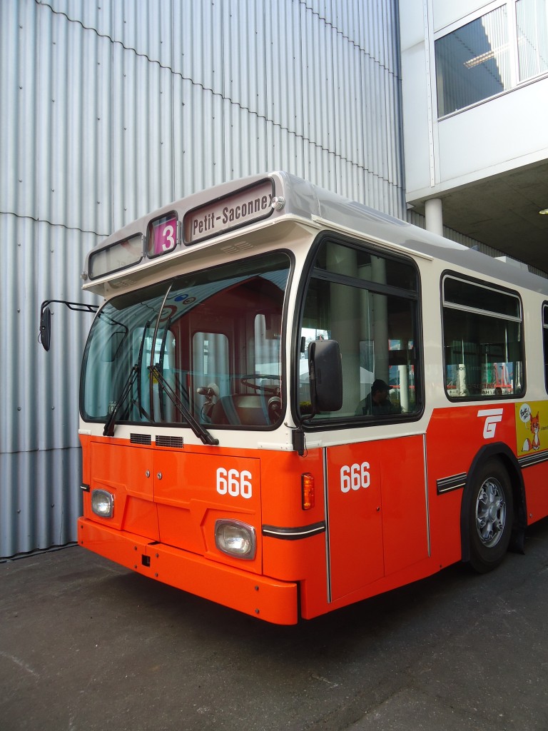 (138'201) - TPG Gen�ve - Nr. 666 - Saurer/Hess Gelenktrolleybus am 9. M�rz 2012 in Gen�ve, Palexpo (Teilaufnahme)