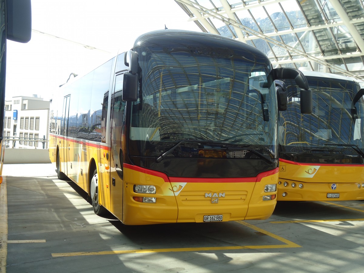 (138'906) - PostAuto Graub�nden - GR 162'980 - MAN am 17. Mai 2012 in Chur, Postautostation
