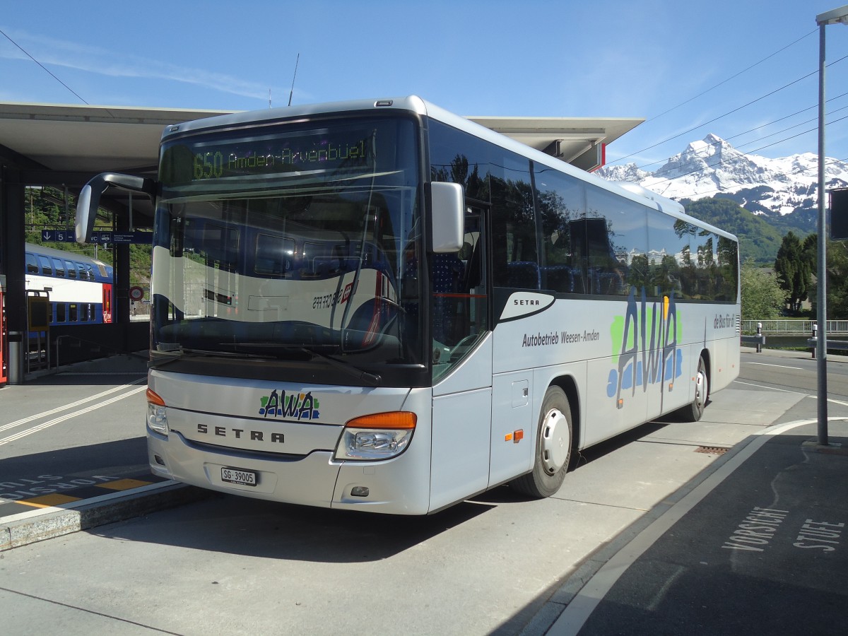 (138'953) - AWA Amden - Nr. 5/SG 39'005 - Setra am 17. Mai 2012 beim Bahnhof Ziegelbr�cke