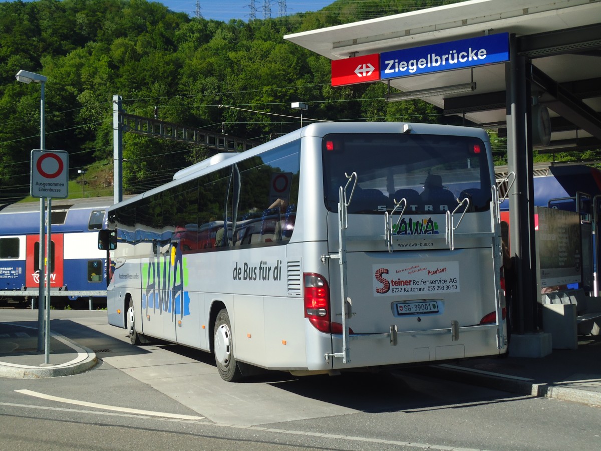(138'971) - AWA Amden - Nr. 1/SG 39'001 - Setra am 17. Mai 2012 beim Bahnhof Ziegelbr�cke