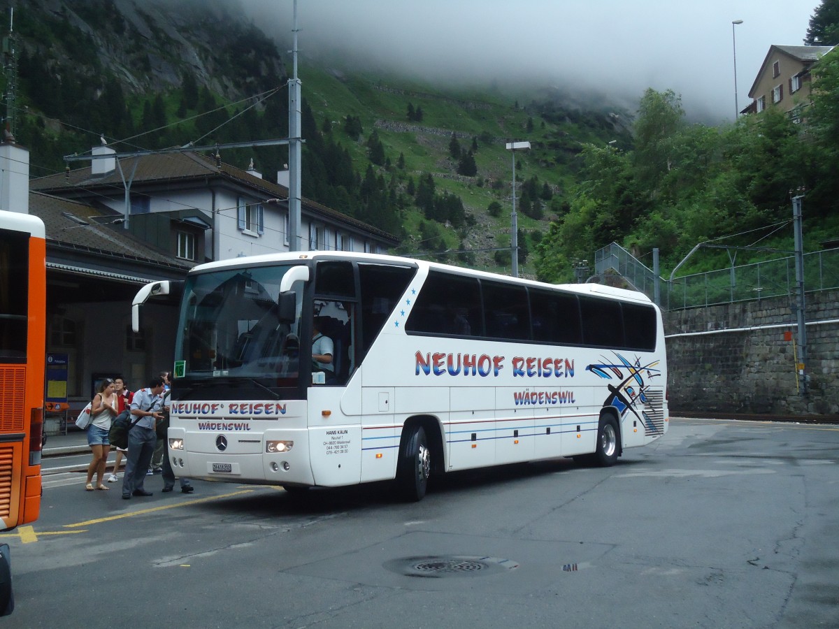 (140'381) - K�lin, W�denswil - ZH 618'202 - Mercedes am 1. Juli 2012 beim Bahnhof G�schenen