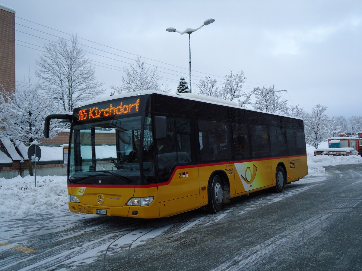 (142'326) - Lengacher, Wichtrach - Nr. 7/BE 619'491 - Mercedes am 8. Dezember 2012 beim Bahnhof M�nsingen (prov. Haltestelle)
