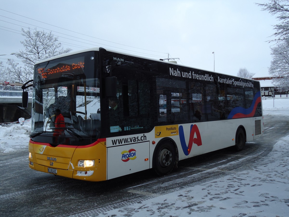 (142'330) - Lengacher, M�nsingen - Nr. 6/BE 382'422 - MAN/G�ppel am 8. Dezember 2012 beim Bahnhof M�nsingen (prov. Haltestelle)