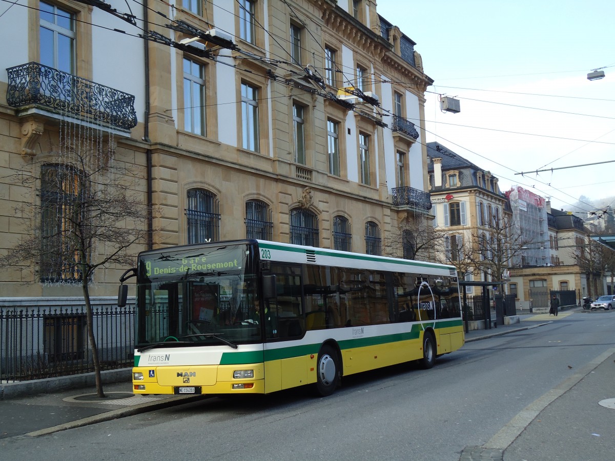 (142'747) - transN, La Chaux-de-Fonds - Nr. 203/NE 114'203 - MAN (ex TN Neuch�el Nr. 203) am 29. Dezember 2012 in Neuch�tel, Place Pury