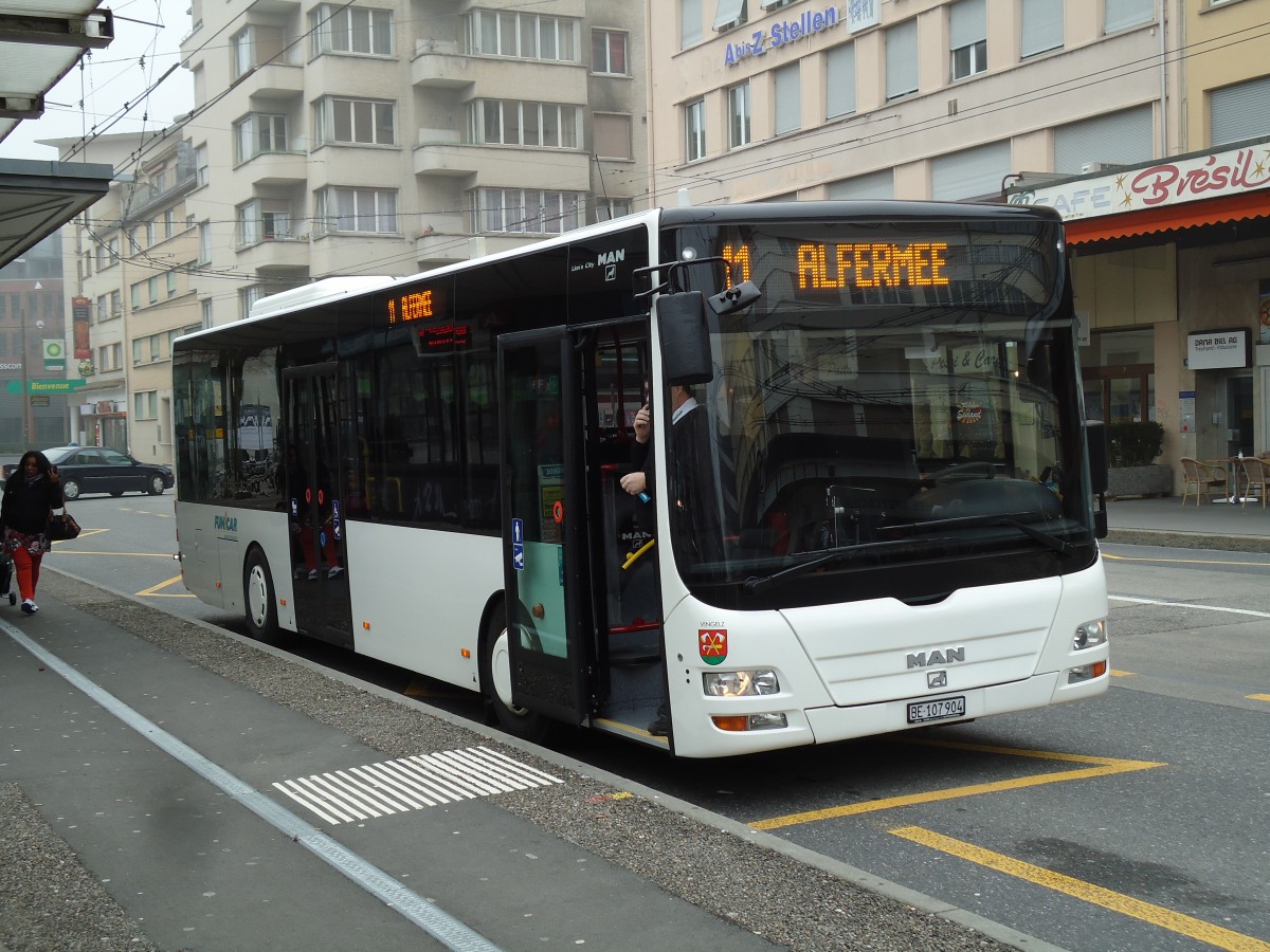 (142'792) - Funi-Car, Biel - Nr. 4/BE 107'904 - MAN/G�ppel am 29. Dezember 2012 beim Bahnhof Biel