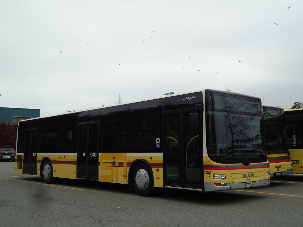 (143'001) - STI Thun - Nr. 128/BE 800'128 - MAN am 7. Januar 2013 bei der Schiffl�ndte Thun