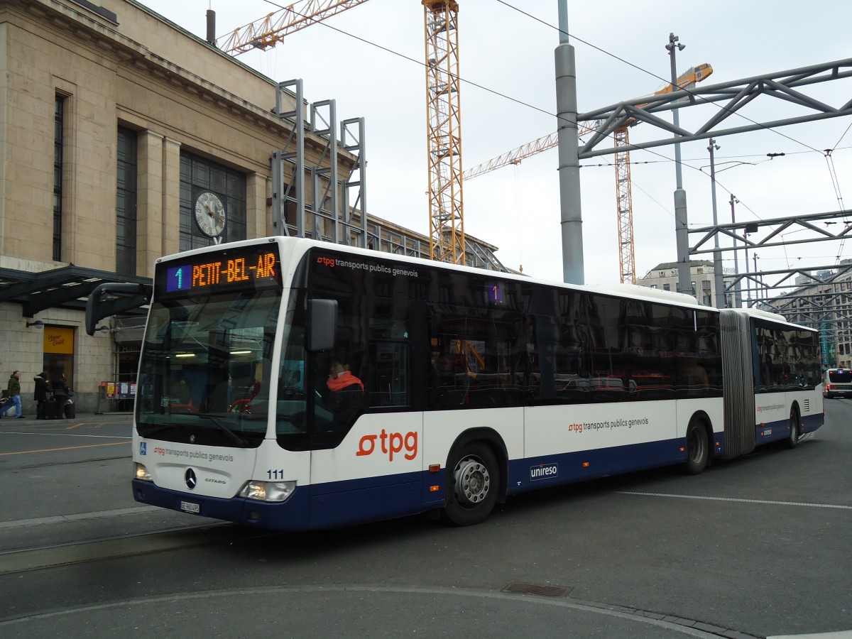 (143'353) - TPG Gen�ve - Nr. 111/GE 960'495 - Mercedes am 22. Februar 2013 beim Bahnhof Gen�ve