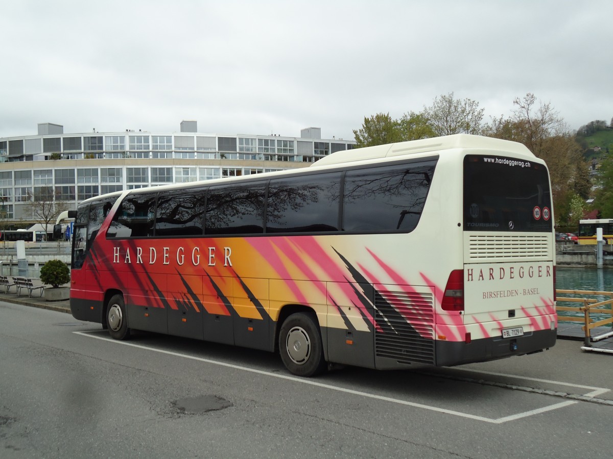 (143'925) - Hardegger, Birsfelden - BL 7129 - Mercedes am 28. April 2013 bei der Schiffl�ndte Thun