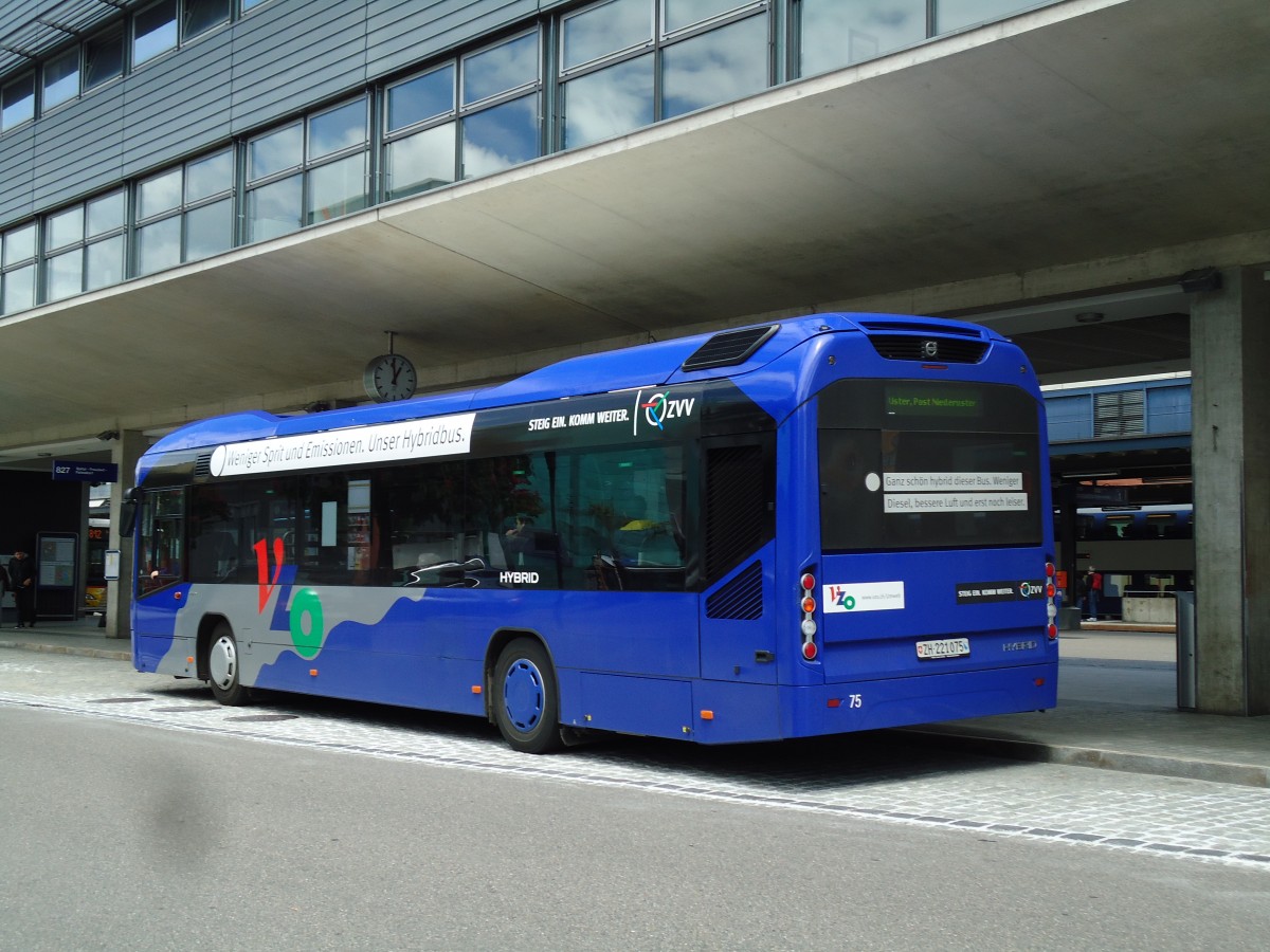 (144'429) - VZO Gr�ningen - Nr. 75/ZH 221'075 - Volvo am 20. Mai 2013 beim Bahnhof Uster