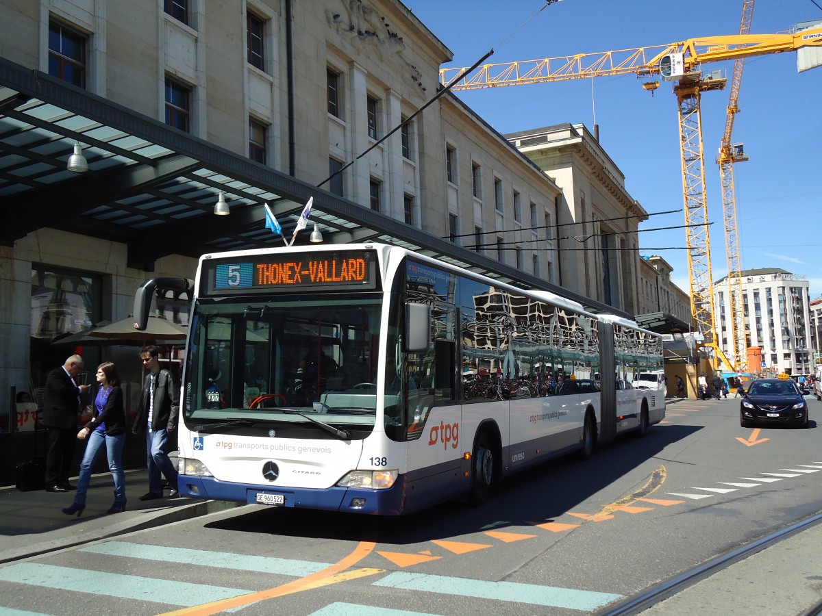(144'700) - TPG Gen�ve - Nr. 138/GE 960'522 - Mercedes am 27. Mai 2013 beim Bahnhof Gen�ve