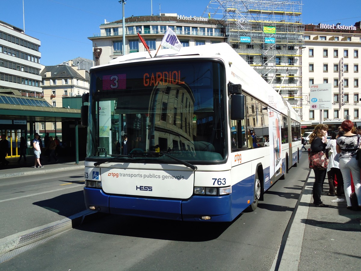 (144'723) - TPG Gen�ve - Nr. 763 - Hess/Hess Gelenktrollleybus am 27. Mai 2013 beim Bahnhof Gen�ve