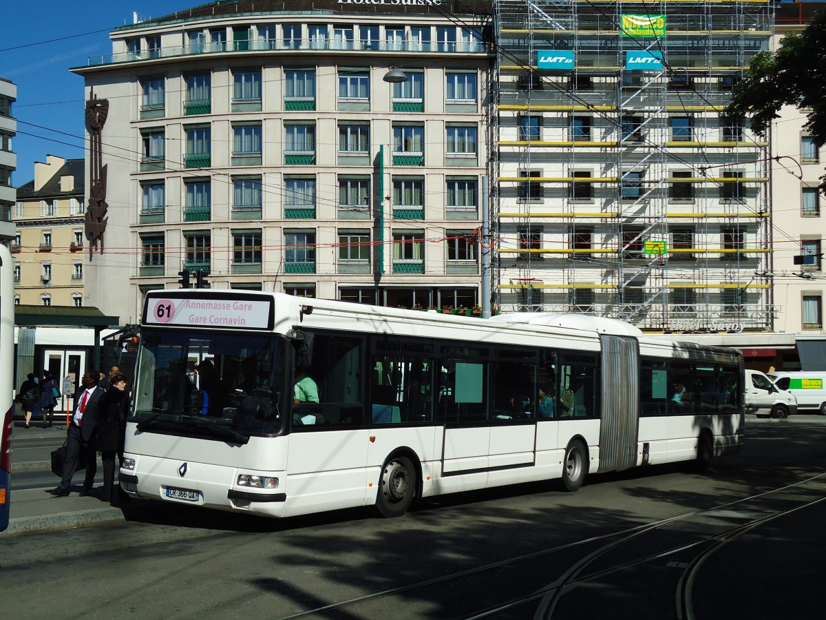 (144'760) - Aus Frankreich: TAC Annemasse - Nr. 714/CR 366 QA - Renault am 27. Mai 2013 beim Bahnhof Gen�ve