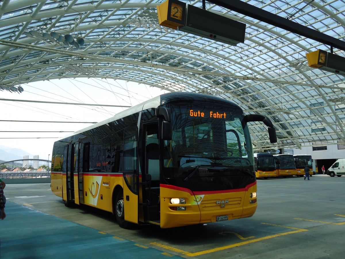 (145'212) - PostAuto Graub�nden - GR 162'995 - MAN am 17. Juni 2013 in Chur, Postautostation