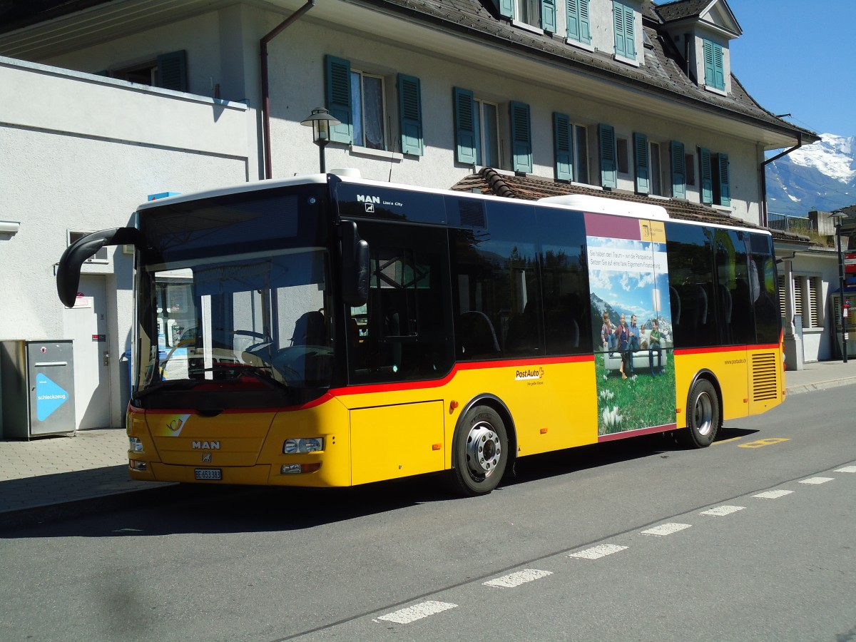 (146'166) - PostAuto Bern - BE 653'383 - MAN/G�ppel am 1. August 2013 beim Bahnhof Frutigen