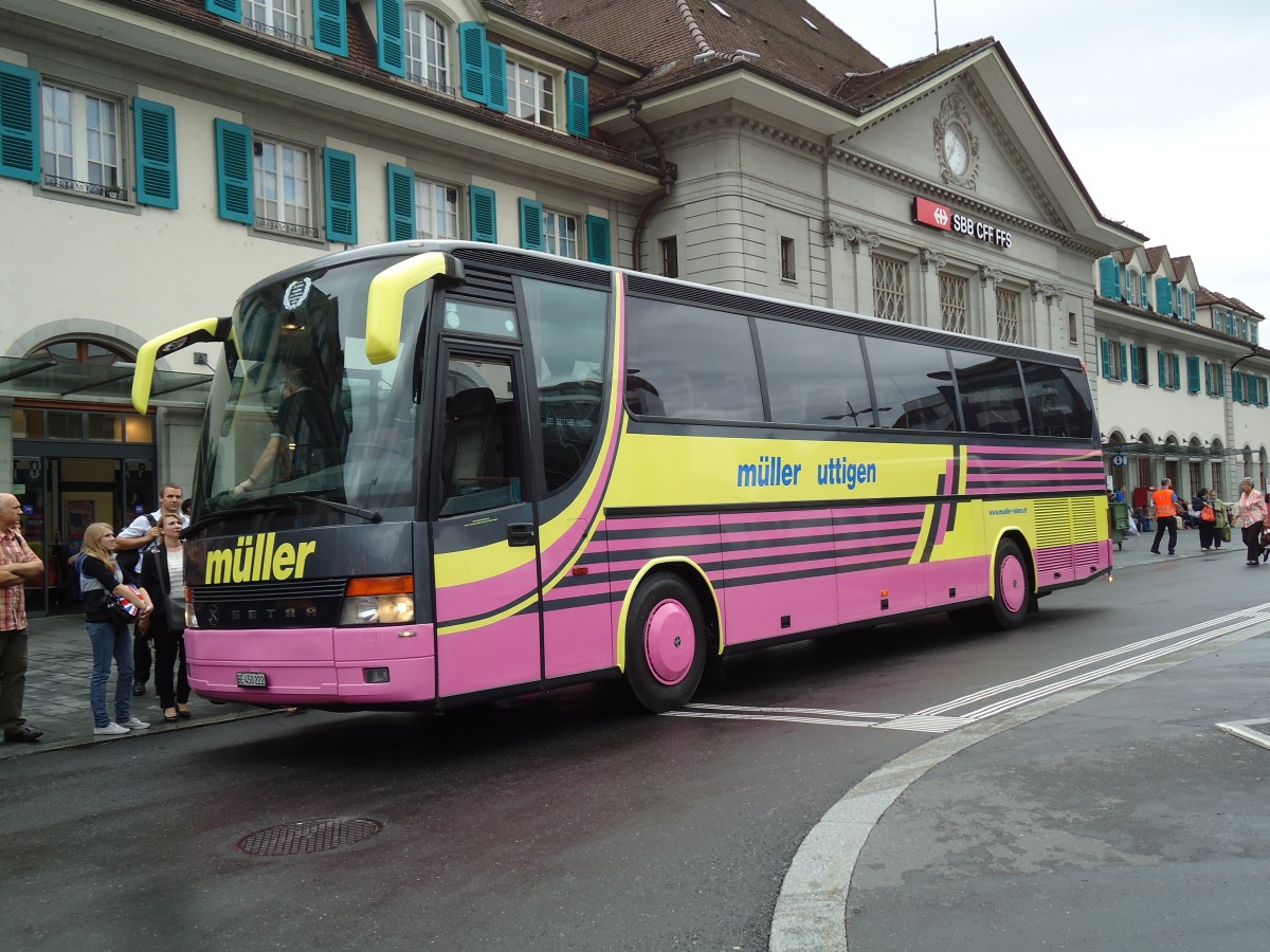 (146'274) - M�ller, Uttigen - BE 450'222 - Setra am 8. August 2013 beim Bahnhof Thun