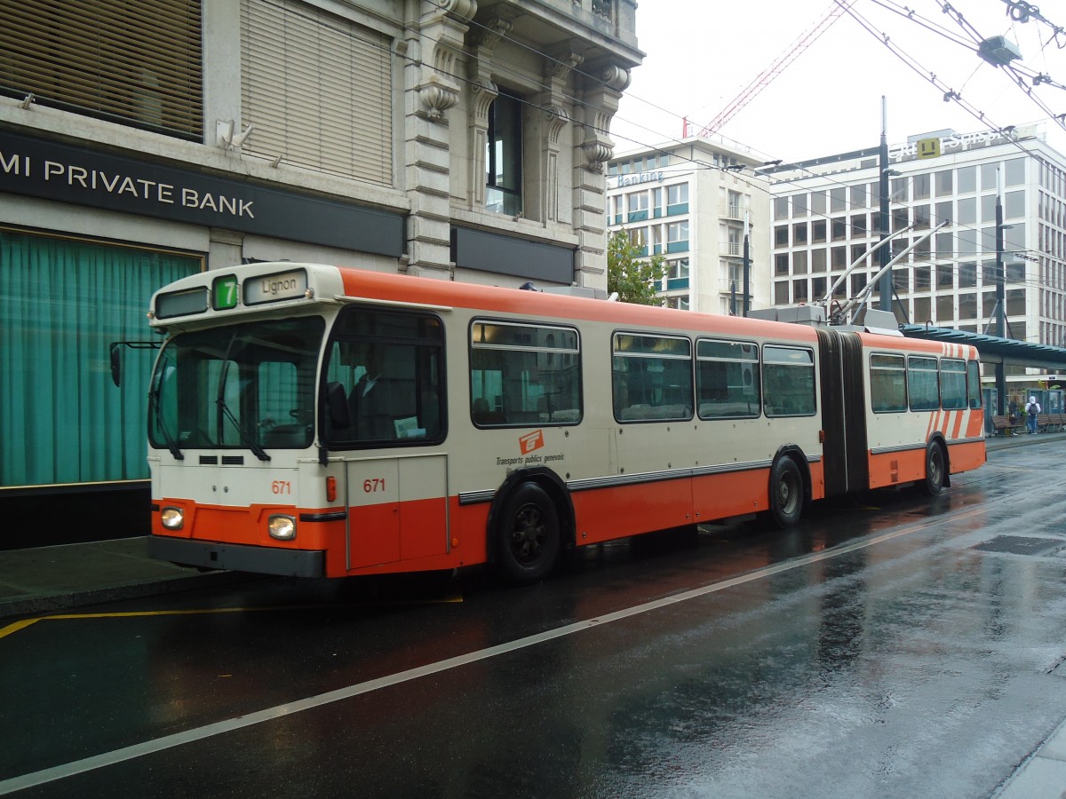 (147'138) - TPG Gen�ve - Nr. 671 - Saurer/Hess Gelenktrolleybus am 16. September 2013 in Gen�ve, Bel-Air