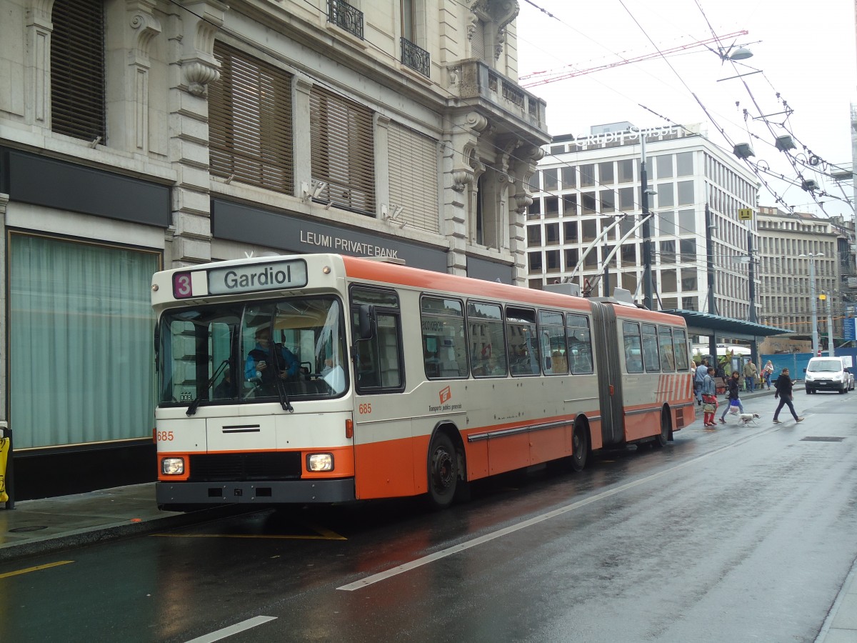 (147'184) - TPG Gen�ve - Nr. 685 - NAW/Hess Gelenktrolleybus am 16. September 2013 in Gen�ve, Bel-Air