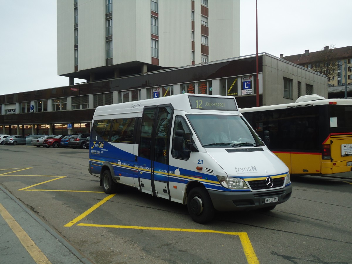 (147'920) - transN, La Chaux-de-Fonds - Nr. 23/NE 113'823 - Mercedes (ex MobiCit�, La Chaux-de-Fonds Nr. 23) am 8. November 2013 beim Bahnhof La Chaux-de-Fonds