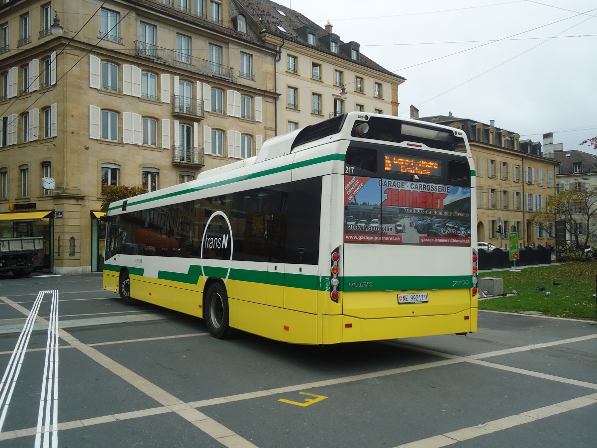 (147'968) - transN, La Chaux-de-Fonds - Nr. 217/NE 99'217 - Volvo (ex TN Neuch�tel Nr. 217) am 8. November 2013 in Neuch�tel, Place Pury