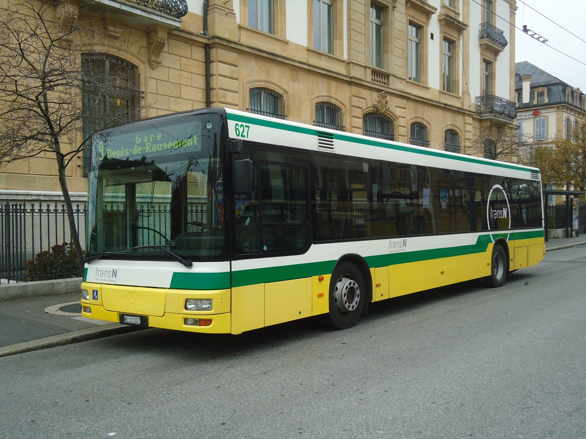 (147'972) - transN, La Chaux-de-Fonds - Nr. 627/NE 111'227 - MAN (ex TN Neuch�tel Nr. 227) am 8. November 2013 in Neuch�tel, Place Pury