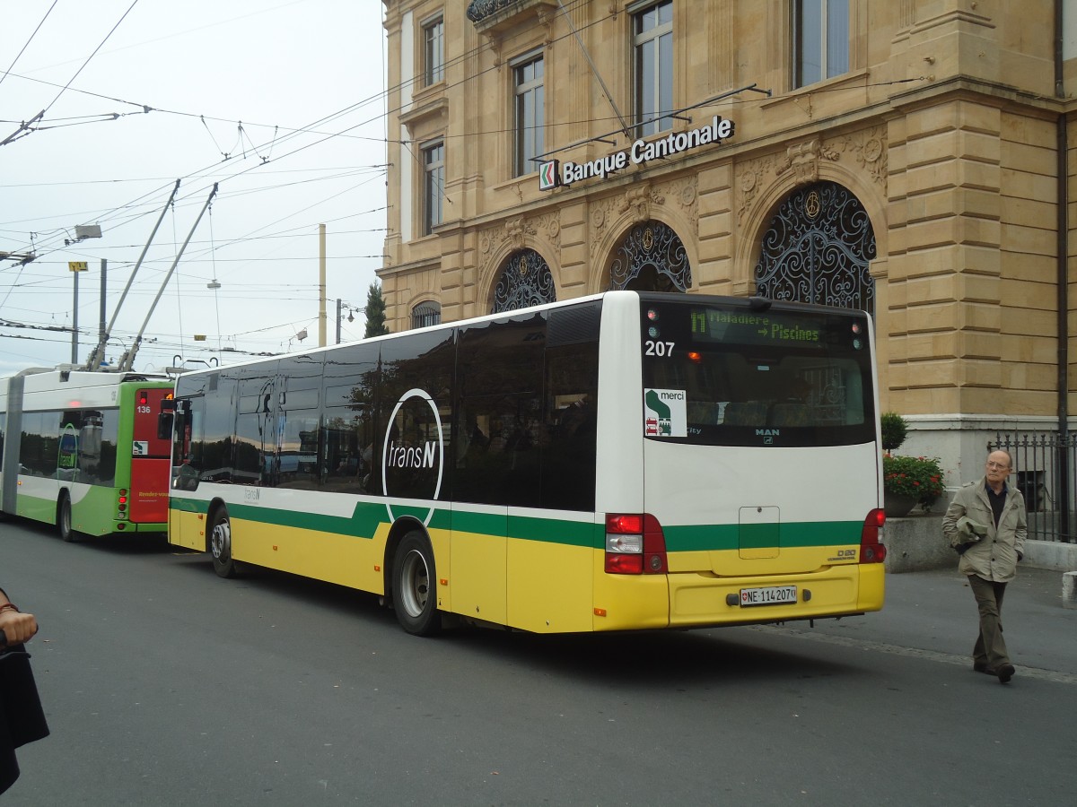 (147'983) - transN, La Chaux-de-Fonds - Nr. 207/NE 114'207 - MAN (ex TN Neuch�tel Nr. 207) am 8. November 2013 in Neuch�tel, Place Pury