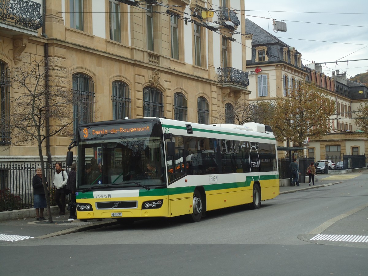 (147'999) - transN, La Chaux-de-Fonds - Nr. 218/NE 99'218 - Volvo (ex TN Neuch�tel Nr. 218) am 8. November 2013 in Neuch�tel, Place Pury