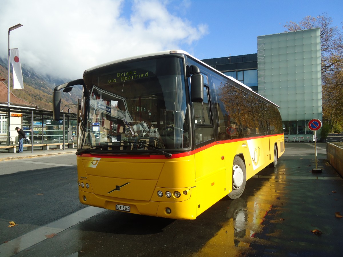 (148'049) - Fl�ck, Brienz - Nr. 5/BE 113'349 - Volvo (ex AVBB Schwanden) am 11. November 2013 beim Bahnhof Interlaken Ost