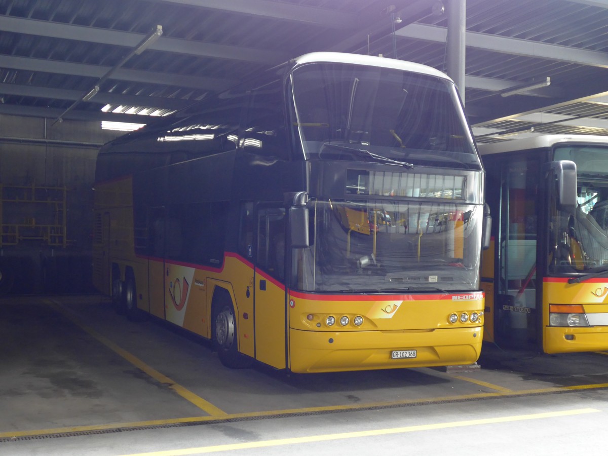 (149'119) - PostAuto Graub�nden - GR 102'368 - Neoplan am 1. M�rz 2014 in Chur, Garage