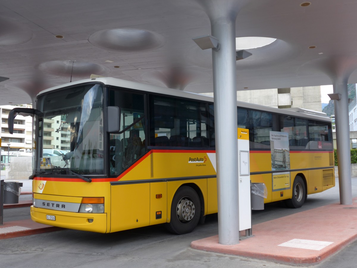 (150'936) - Autotour, Visp - VS 27'026 - Setra (ex VS 245'888) am 26. Mai 2014 beim Bahnhof Visp