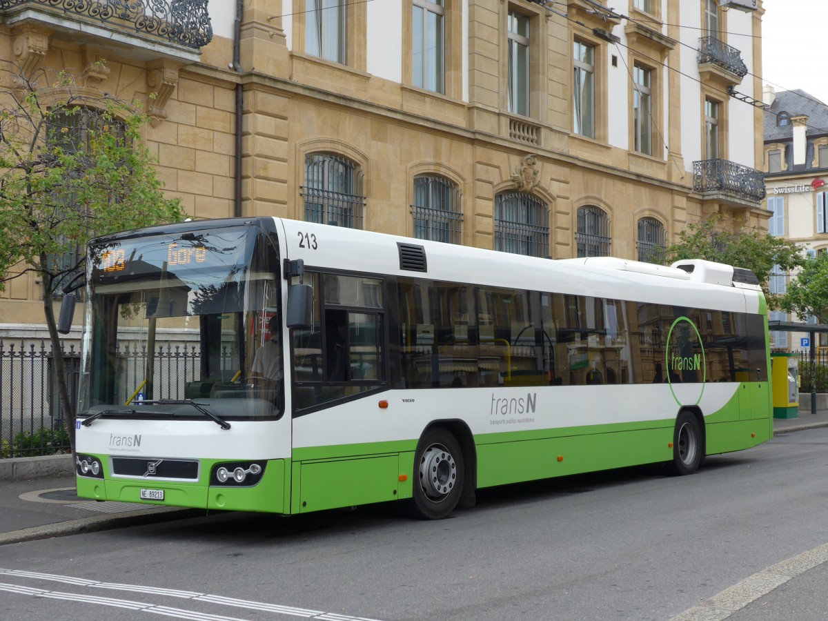 (151'499) - transN, La Chaux-de-Fonds - Nr. 213/NE 89'213 - Volvo (ex TN Neuch�tel Nr. 213) am 12. Juni 2014 in Neuch�tel, Place Pury