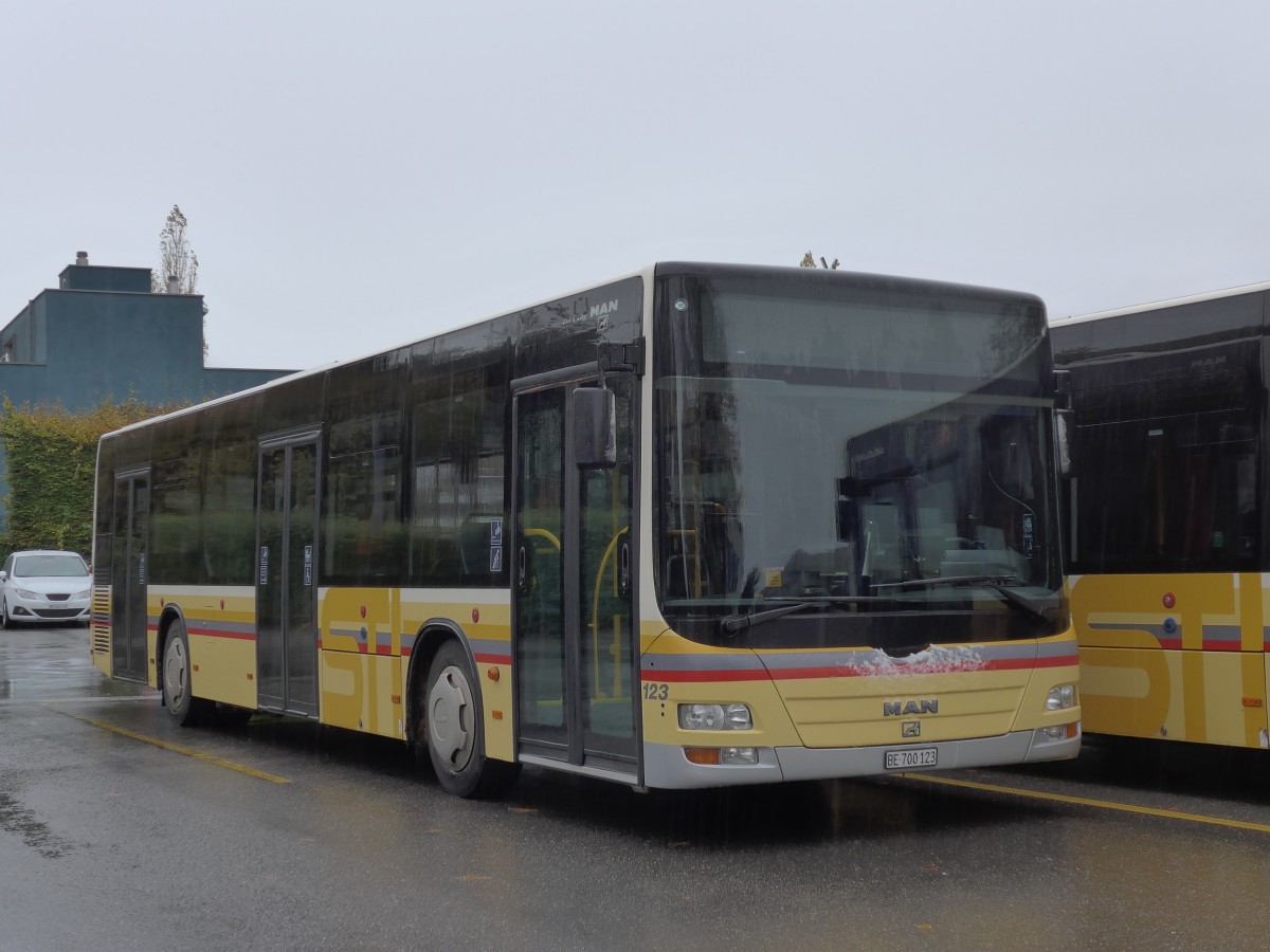 (156'425) - STI Thun - Nr. 123/BE 700'123 - MAN am 5. November 2014 bei der Schiffl�ndte Thun