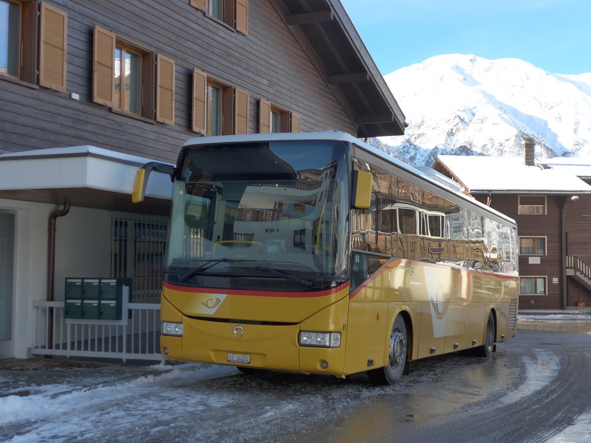 (158'425) - Zerzuben, Visp-Eyholz - Nr. 61/VS 34'202 - Irisbus am 18. Januar 2015 in Gr�chen, Post