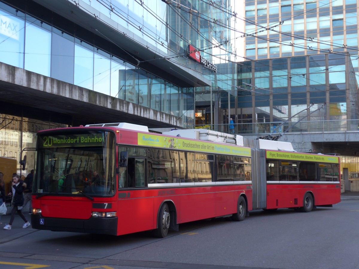 (159'064) - Bernmobil, Bern - Nr. 7 - NAW/Hess Gelenktrolleybus am 9. M�rz 2015 beim Bahnhof Bern