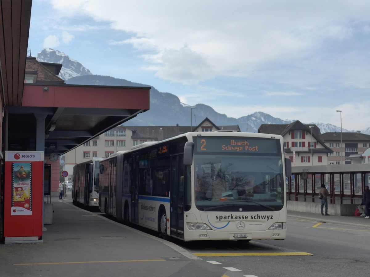 (159'236) - AAGS Schwyz - Nr. 34/SZ 53'434 - Mercedes am 17. M�rz 2015 beim Bahnhof Brunnen