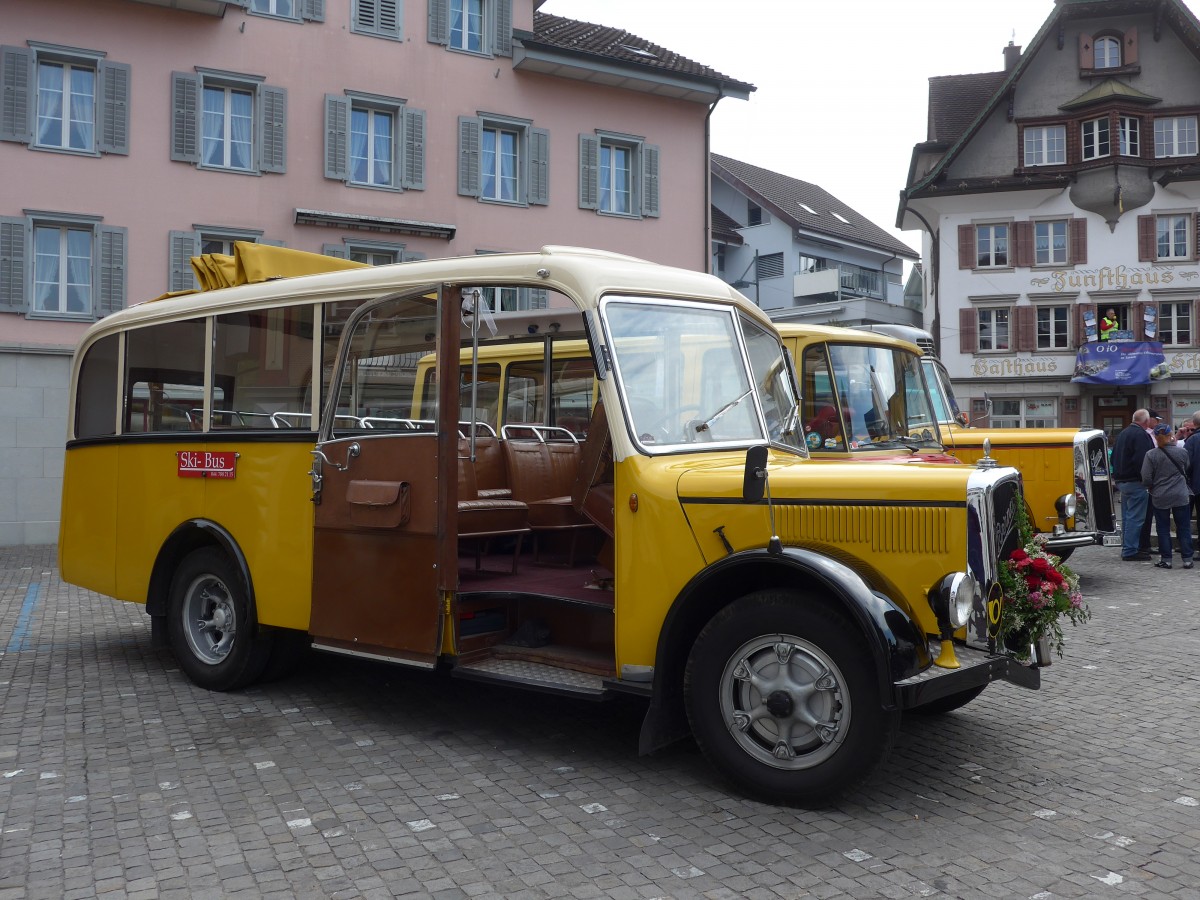 (160'901) - Moser, Sch�nenberg - ZH 216'722 - Berna/Hess (ex Barenco, Faido) am 24. Mai 2015 in Sarnen, OiO